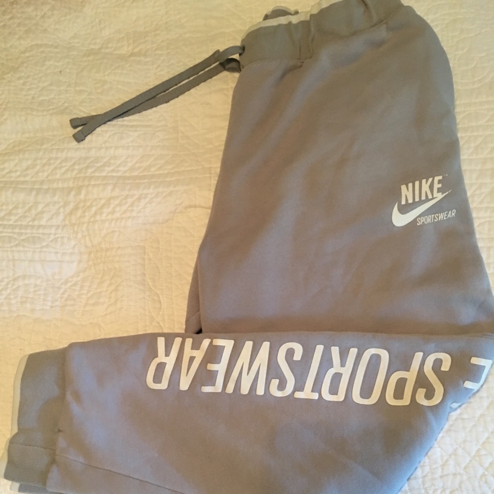 Men’s gray Nike sweatpants logo down side